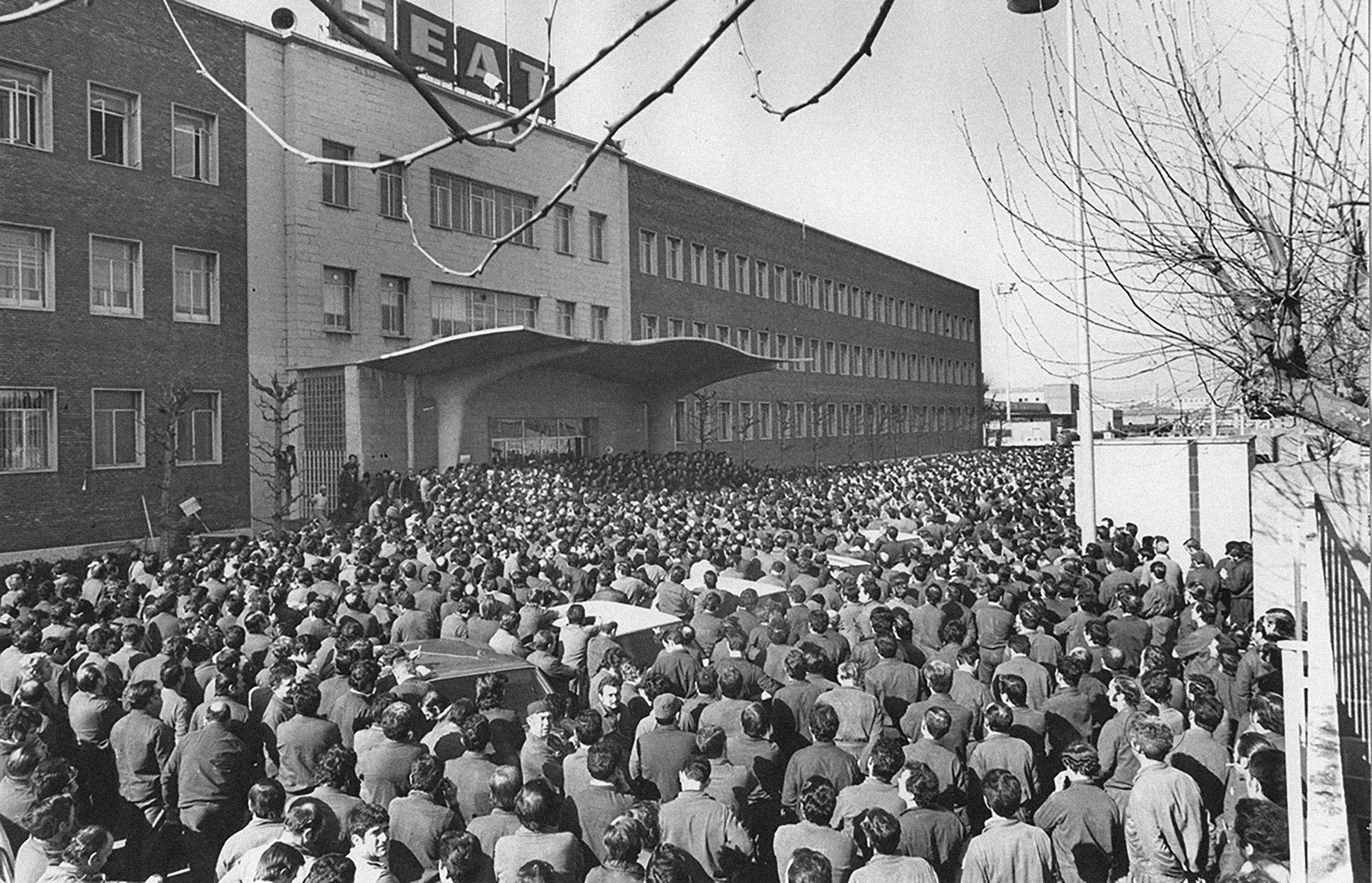 692ef4a5a0c83.AsambleamultitudinariadetrabajadoresdeSEATenZonaFrancaBarcelona1976ArchivoHistoricodeCCOOdeCatalunaAHCO.jpg