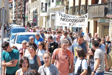 Zarautzen, turismoaren negozioari aurre egitera deitu du Urola Kostako Kontseilu Sozialistak (3)