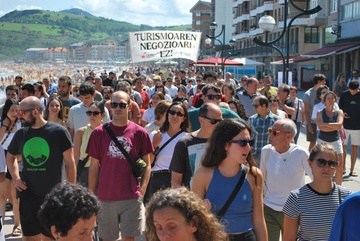 Zarautzen, turismoaren negozioari aurre egitera deitu du Urola Kostako Kontseilu Sozialistak (4)