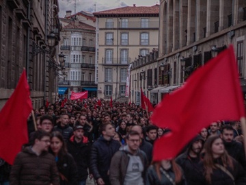 Gasteizko kaleak hartu ditu GKSk, gazte langileek emantzipatzeko duten ezintasunaren kontra (12)