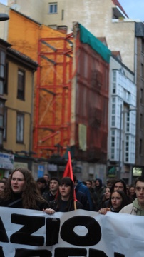 Gasteizko kaleak hartu ditu GKSk, gazte langileek emantzipatzeko duten ezintasunaren kontra (13)