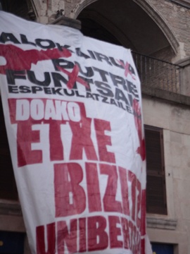 Gasteizko kaleak hartu ditu GKSk, gazte langileek emantzipatzeko duten ezintasunaren kontra (15)