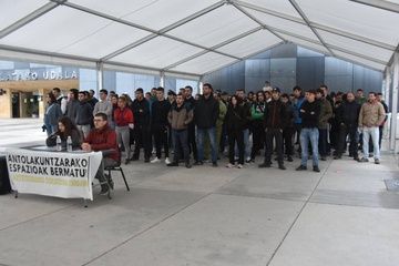 Burlatako Gaztetxea arriskuan dago, eta "jarduera independenterako espazio egonkor bat eskuratzeko" borrokari ekin diote (2)
