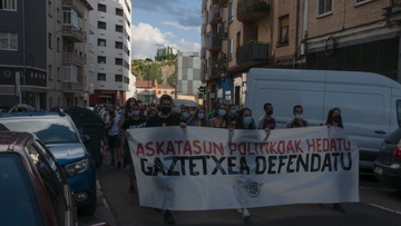 Ehunka lagunek salatu dute Burlatako Gaztetxearen eta askatasun politikoen aurkako erasoaldia (2)