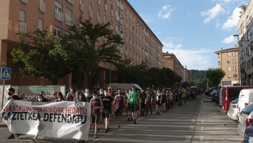 Ehunka lagunek salatu dute Burlatako Gaztetxearen eta askatasun politikoen aurkako erasoaldia (3)