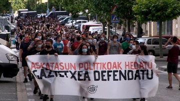 Ehunka lagunek salatu dute Burlatako Gaztetxearen eta askatasun politikoen aurkako erasoaldia (5)