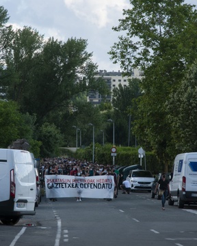 Ehunka lagunek salatu dute Burlatako Gaztetxearen eta askatasun politikoen aurkako erasoaldia (6)