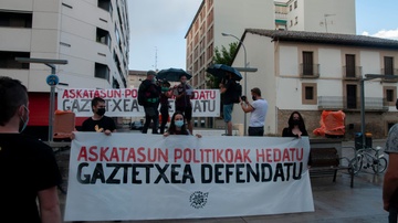 Ehunka lagunek salatu dute Burlatako Gaztetxearen eta askatasun politikoen aurkako erasoaldia (7)