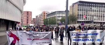 EHUko garbitzaileek protestak egin dituzte, ikasleekin batera (1)