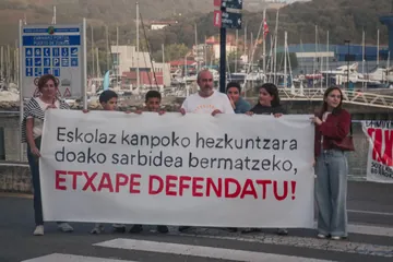 Etxape Zentro Sozialista defendatzera deitu dute ehunka lagunek Zumaian (2)