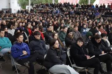 Milaka gazte batu dira Elizondon bigarren egunez, sozialismoaren alde indarrak batzeko (6)