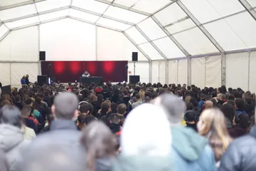 Milaka gazte batu dira Elizondon bigarren egunez, sozialismoaren alde indarrak batzeko (11)
