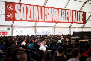 Milaka gazte batu dira Elizondon bigarren egunez, sozialismoaren alde indarrak batzeko (16)