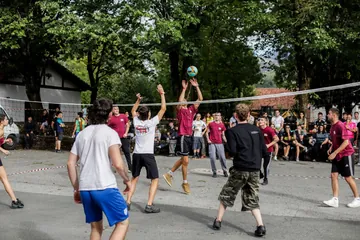 Milaka gazte batu dira Elizondon bigarren egunez, sozialismoaren alde indarrak batzeko (29)