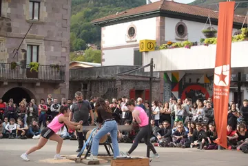 Milaka gazte batu dira Elizondon bigarren egunez, sozialismoaren alde indarrak batzeko (46)