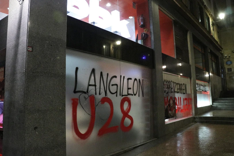 Gazte langileen pobretzearen erantzule modura seinalatu dituzte banketxeak Euskal Herriko hainbat herritan