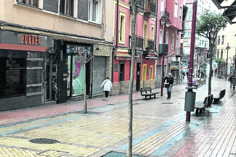 Barakaldon bi emakumeri eraso diete euren bikotekideek asteburuan