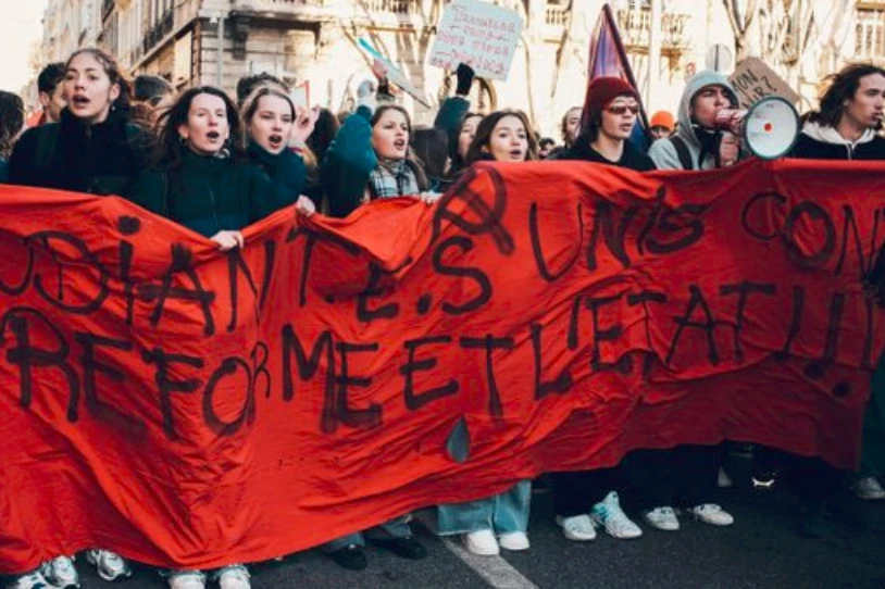 Erretretaren erreformaren aurkako greba orokorra da gaur Frantziako Estatuan