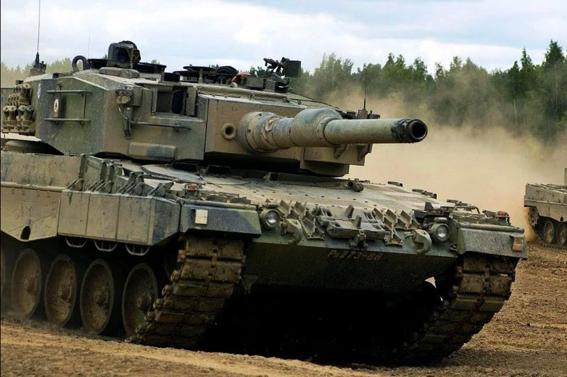 Ukrainari arma astunak bidaltzearen alde azaldu da NATO
