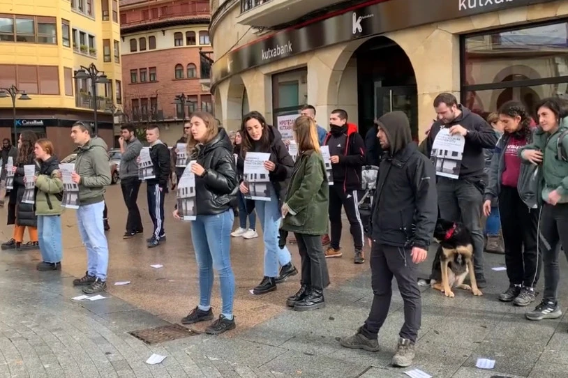 Gernikako Zentro Sozialista hustu nahi du Kutxabankek