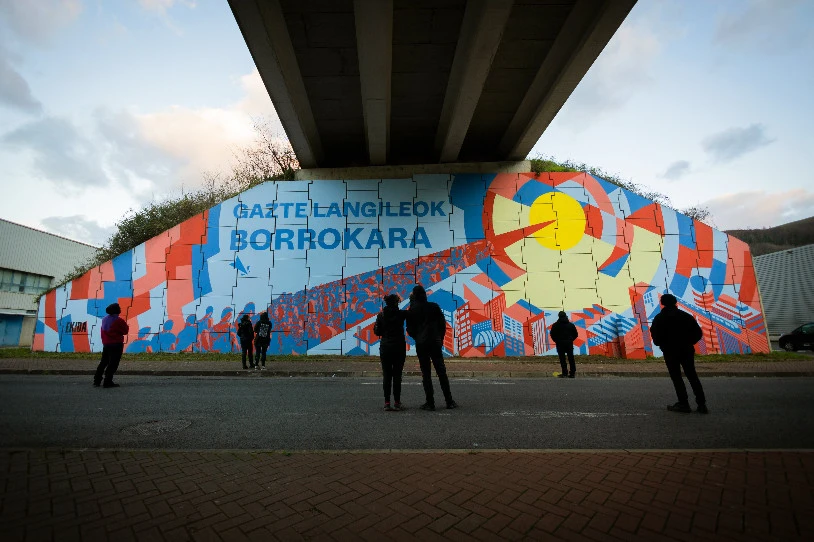 Ekidak mural erraldoi bat egin du, GKSk larunbaterako antolatutako mobilizazioetara deitzeko