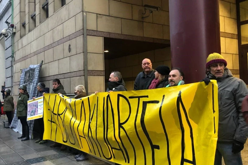 36 hilabeteko zigorrak eskatzen dituzte bi lagunentzat, Bilboko kuartel militarra "eraisteagatik"
