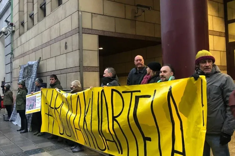 36 hilabeteko zigorrak eskatzen dituzte bi lagunentzat, Bilboko kuartel militarra "eraisteagatik"