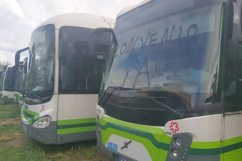 Bizkaibusen 80 autokar sabotatu dituzte