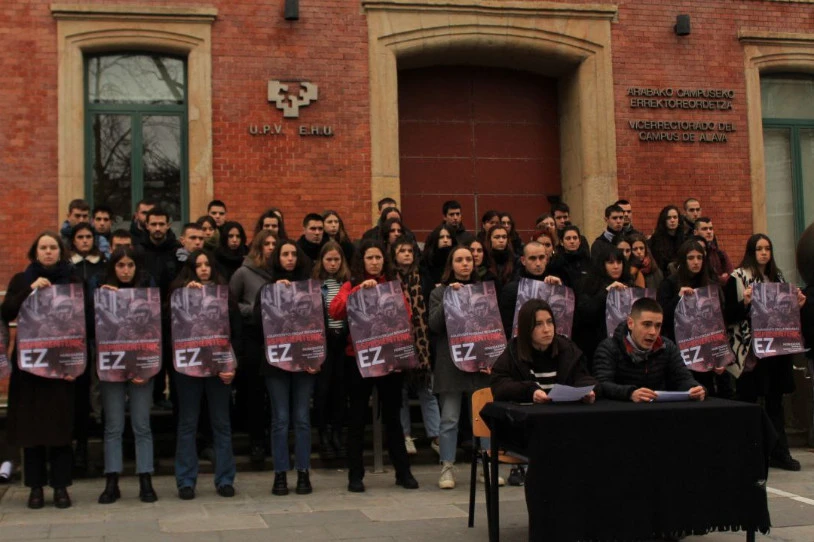 Bihar izango da EHUk 34 ikasle grebalariri espedienterik ez irekitzea exijitzeko mobilizazioa, Gasteizen