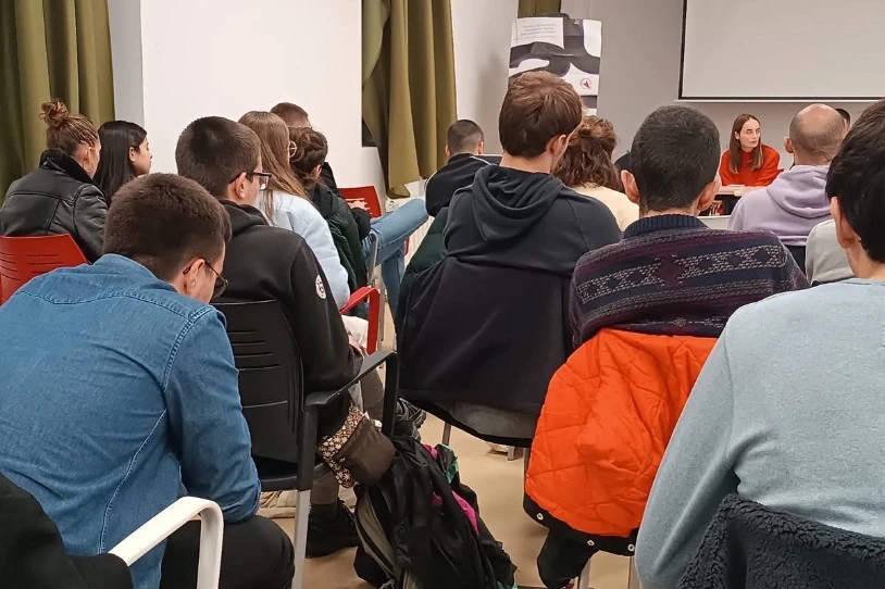 Gazteek lanean jasaten duten esplotazioa landuko du Urola Kostako GKSk