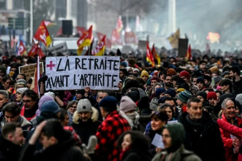 Erretiro-adina 64 urtera atzeratzea onartu du Frantziako Senatuak