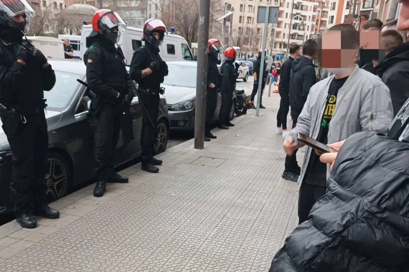 Ertzaintzak Athleticeko hainbat zaletu jazarri zituen atzo