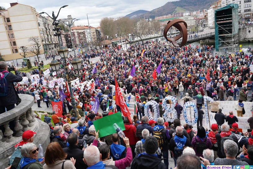 Milaka pentsiodun mobilizatu dira Bilbon, 1.080 euroko gutxieneko pentsioak aldarrikatzeko