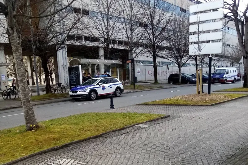 Atzo beste lau ikasle identifikatu zituzten Ibaetako campusean