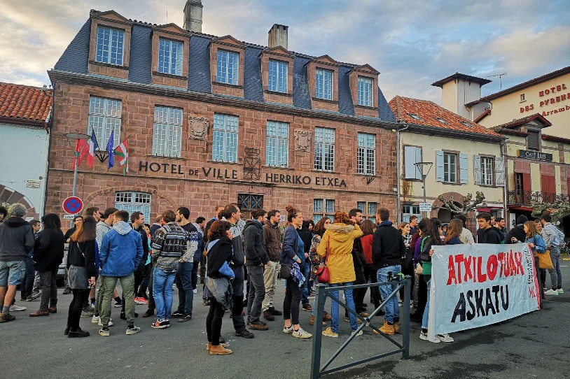 Aske geratu dira Baionan atxiloturiko GKSko bi kideak