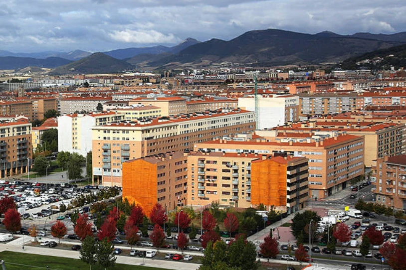 Pertsona etxegabe bat hil da Arrotxapean