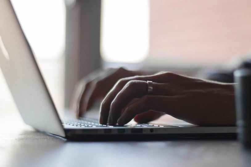 Haur pornografia izateagatik eta banatzeagatik, lau pertsona atxilotu dituzte Bizkaian