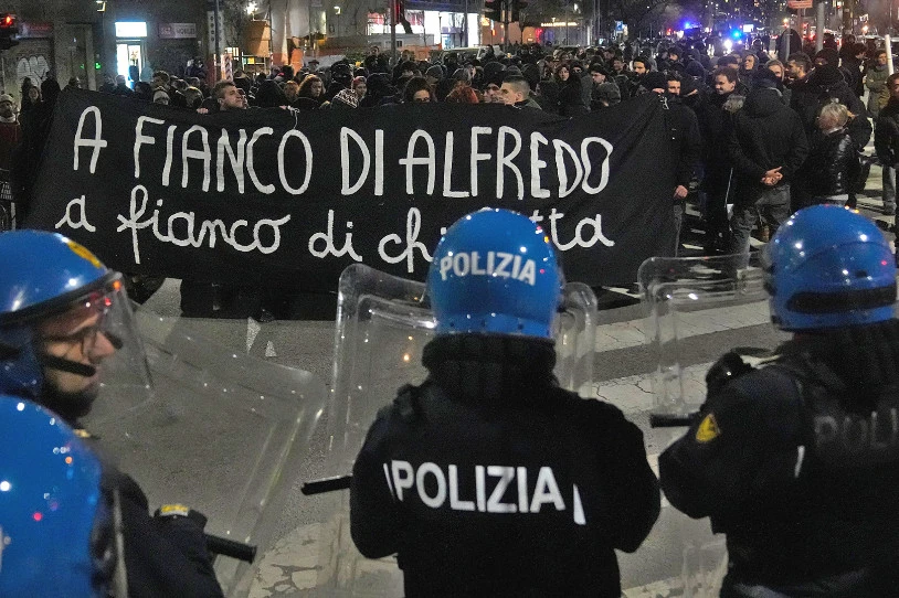 Gose greba bertan behera utzi du Alfredo Cospito preso politiko anarkistak, kondena berrikusteko bidea irekitzea lortu ostean