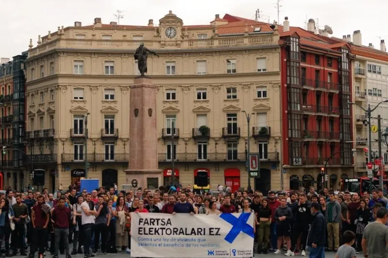 Etxebizitza Legearen fartsa elektorala salatu dute Bilbon