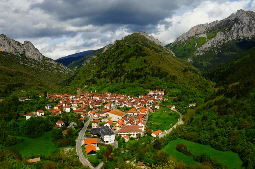 Larriki zauritu da langile bat Izaban