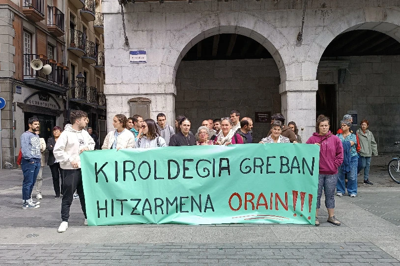 Tolosako kiroldegiko langileek greba mugagabeari ekin diote