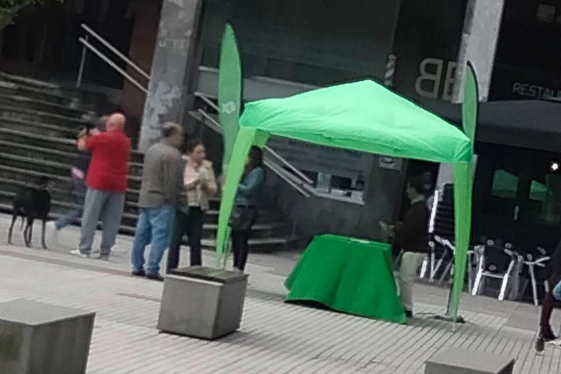 Gasteizen ere bi pertsona atxilotu zituzten astelehenean, Voxeko faxistei aurre egiteagatik
