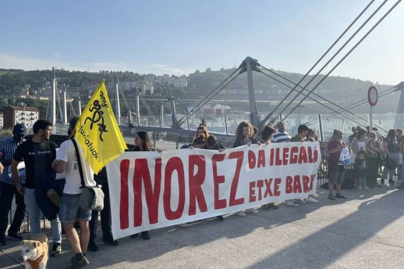 Bilboko Erriberan hamahiru pertsona migratzaile jazarri dituzte