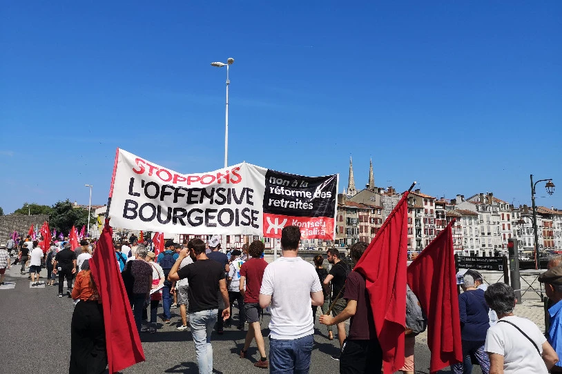 Huts egin du erretretaren erreforma geratzeko azken saiakerak, eta itzaltzen ari dira protestak