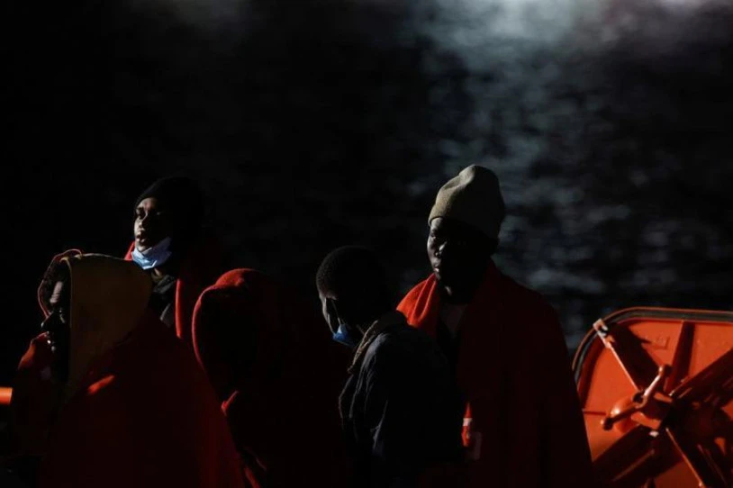 Kanarietatik gertu, migratu nahian ari ziren 35 pertsona desagertu eta bi hil dira