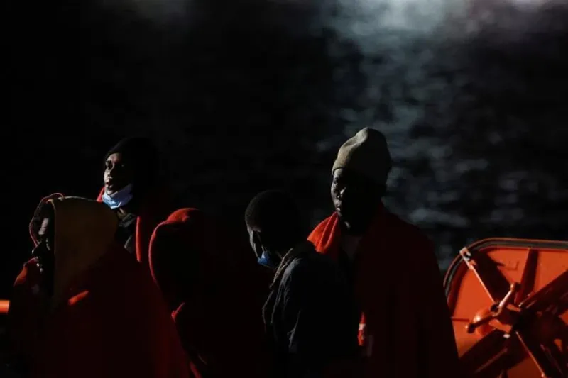 Kanarietatik gertu, migratu nahian ari ziren 35 pertsona desagertu eta bi hil dira