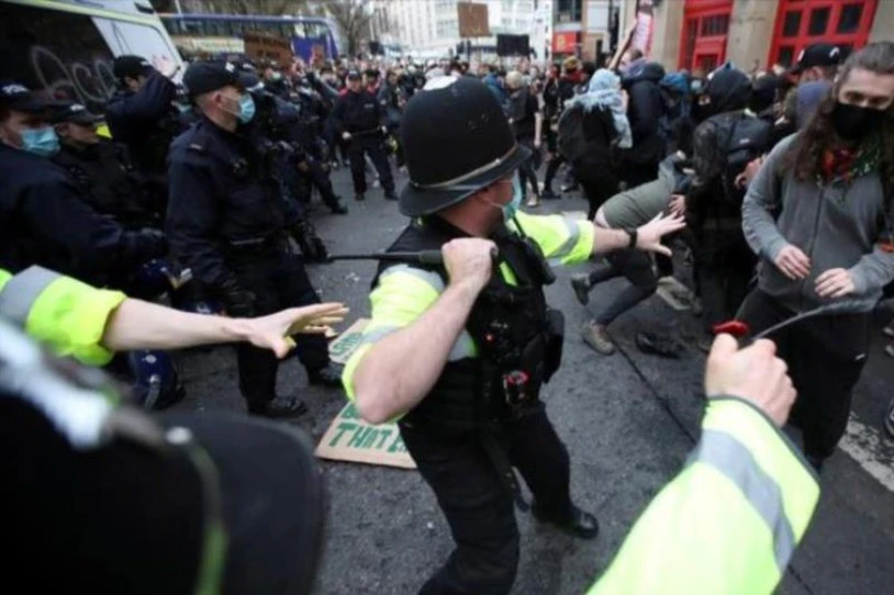 Protestak itotzeko eskumen gehiago izango ditu Erresuma Batuko Poliziak