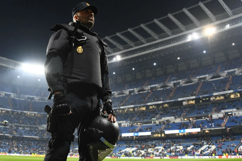 Poliziak ahalmen handiagoa izango du Espainiako Estatuko futbol-zelaietan