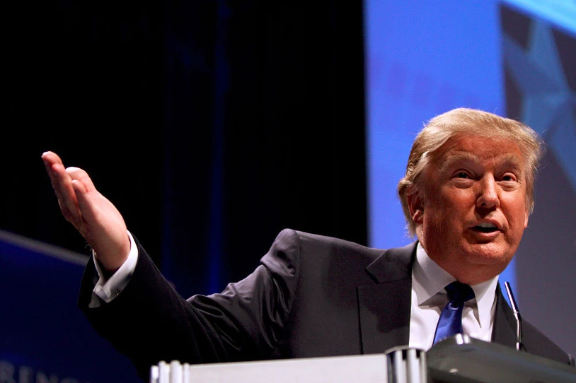 "Komunista eta marxista guztiei AEBetara sarrera debekatzea" proposatu du Donald Trumpek
