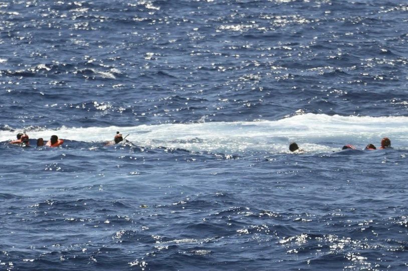 Migratu nahian ari ziren beste 51 lagun hil dira Kanarietako uretan
